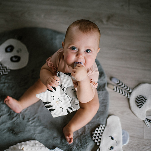 Przytulanka - szeleścik KITTY BLINK & SMILE Babyono