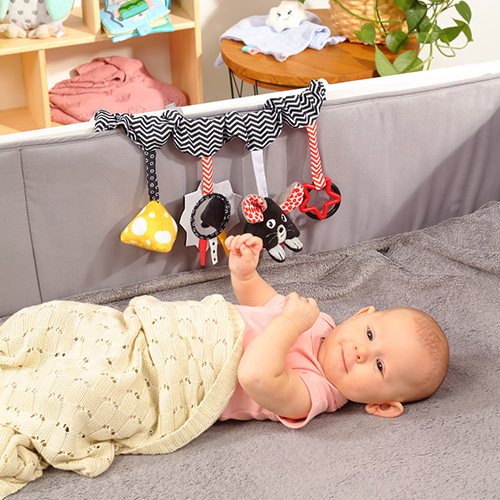 Zabawka edukacyjna- zawieszka do wózka i fotelika CHEESE & SKIP Babyono